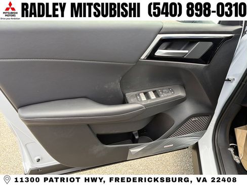 New 2026 Mitsubishi Outlander SE image 4