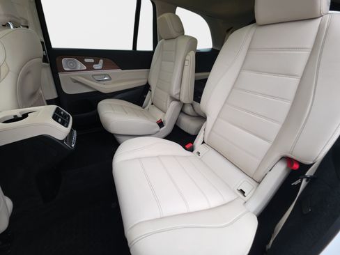 Used 2024 Mercedes-Benz GLS 450 4MATIC image 16