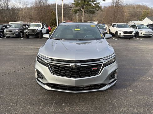 Used 2023 Chevrolet Equinox RS image 3