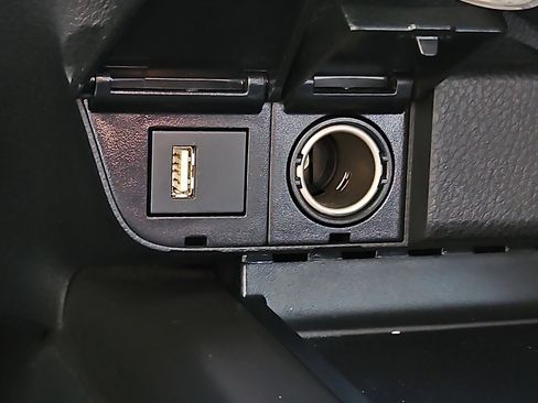 Used 2021 Toyota Camry SE image 22