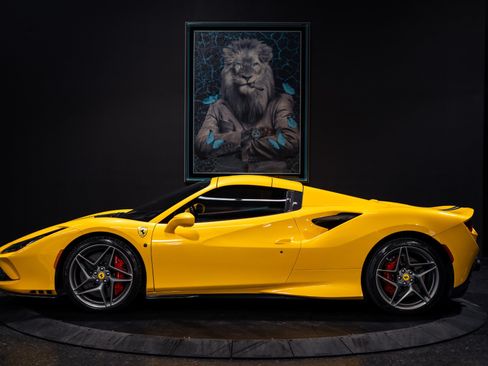 Used 2021 Ferrari F8 Tributo RWD image 23