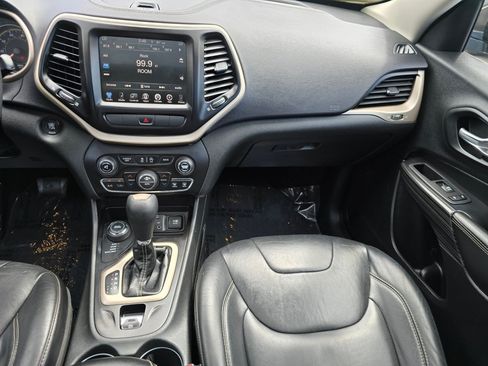 Used 2015 Jeep Cherokee Limited AWD/4WD image 4