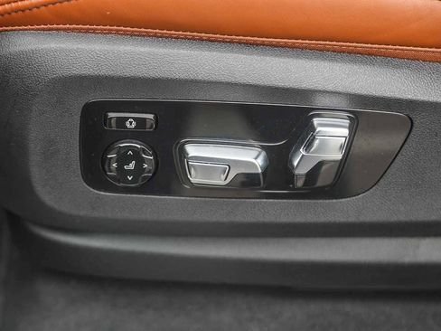 Used 2025 BMW X5 xDrive50e w/ Executive Package image 18