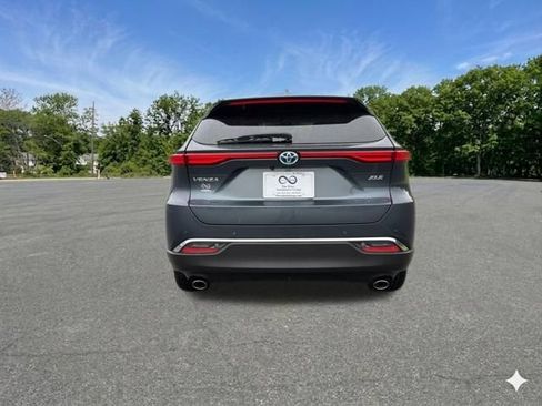 Used 2024 Toyota Venza XLE AWD/4WD image 7