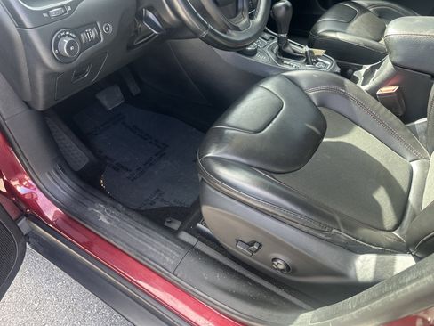 Used 2019 Jeep Cherokee Trailhawk w/ Comfort/Convenience Group image 15