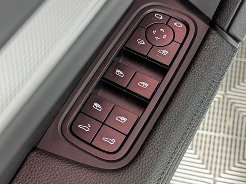Certified 2025 Porsche Cayenne Coupe AWD/4WD image 27