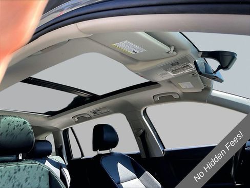 Used 2018 Volkswagen Tiguan SE w/ Panoramic Sunroof Package AWD/4WD image 20