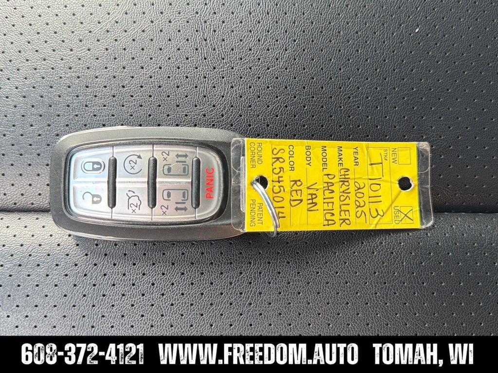 Used 2025 Chrysler Pacifica Select FWD image 38