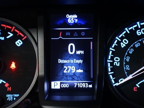 Used 2020 Toyota Tacoma TRD Off-Road w/ Technology Package image 15