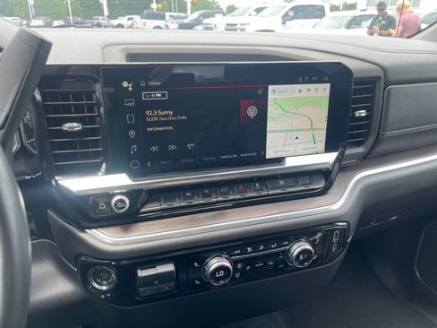 Used 2025 GMC Sierra 1500 SLT AWD/4WD image 19