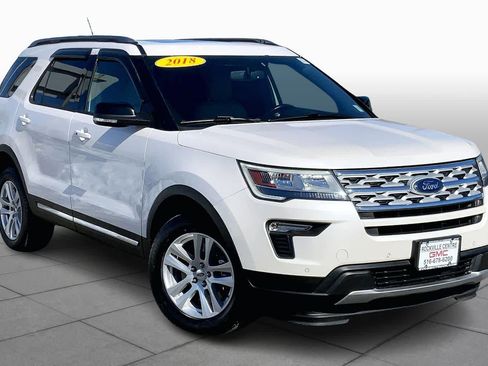 Used 2018 Ford Explorer XLT w/ Equipment Group 202A image 3