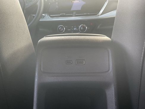 Used 2025 Chevrolet Trax LT FWD image 11