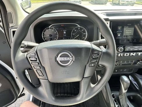 Used 2025 Nissan Frontier SV AWD/4WD image 23