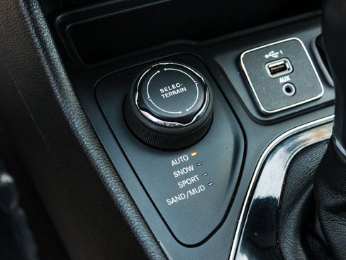 Used 2023 Jeep Cherokee Altitude Lux AWD/4WD image 20