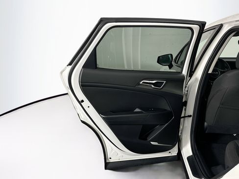 Used 2024 Kia Sportage LX image 25