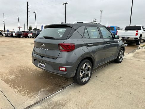 Used 2025 Hyundai Venue Limited image 5