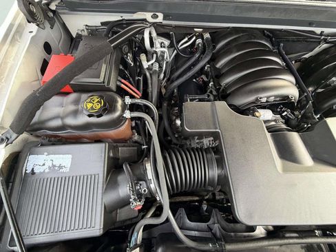 Used 2019 Chevrolet Suburban Premier w/ Premier Plus Edition image 38