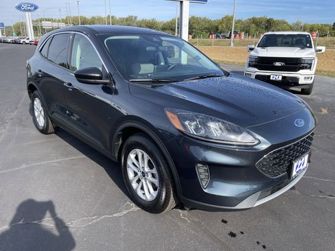 Used 2022 Ford Escape SE image 9