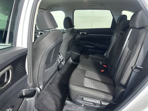 Used 2023 Kia Sorento LX AWD/4WD image 25