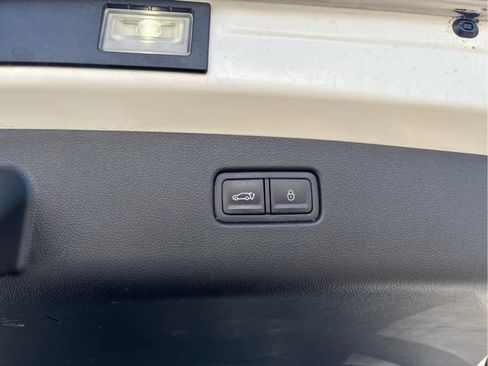 Used 2025 Genesis GV70 2.5T AWD/4WD image 6