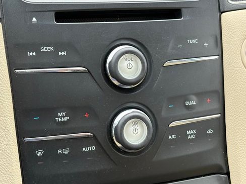 Used 2017 Ford Taurus SEL w/ Equipment Group 201A image 13