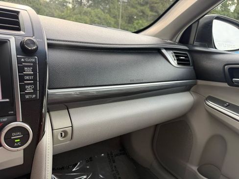 Used 2012 Toyota Camry XLE w/ Leather Pkg FWD image 38