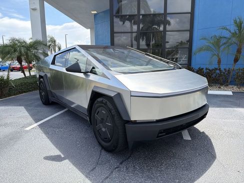 Used 2025 Tesla Cybertruck AWD Crew Cab image 2