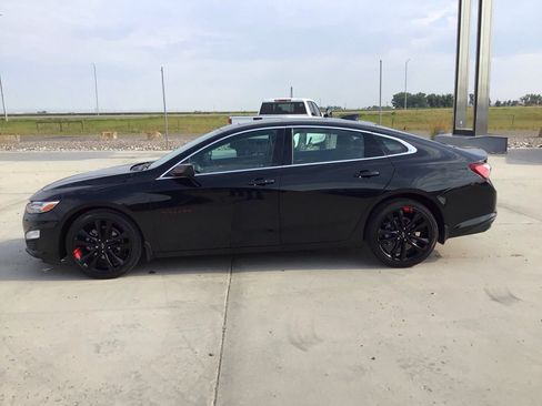 Used 2023 Chevrolet Malibu LT w/ Redline Edition FWD image 2