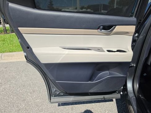 Used 2021 Hyundai Palisade SEL w/ Premium Package FWD image 15