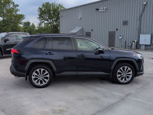 Used 2019 Toyota RAV4 XLE Premium w/ Cold Weather Package AWD/4WD image 9