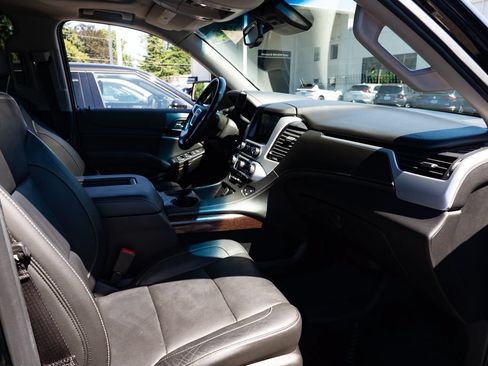Used 2019 GMC Yukon XL SLT w/ Open Road Package AWD/4WD image 28