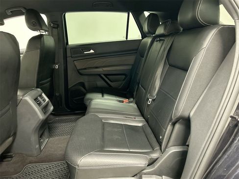 Used 2021 Volkswagen Atlas Cross Sport SE image 19