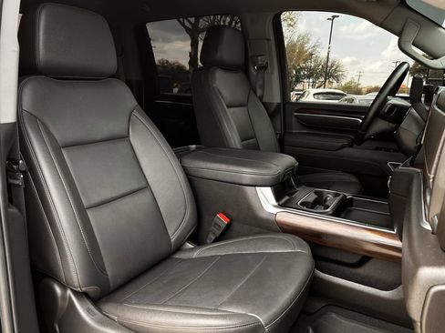 Used 2025 GMC Sierra 2500 SLT image 30