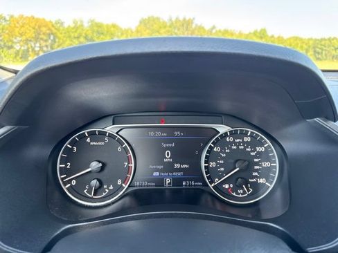 Used 2025 Nissan Altima 2.5 SV FWD image 11