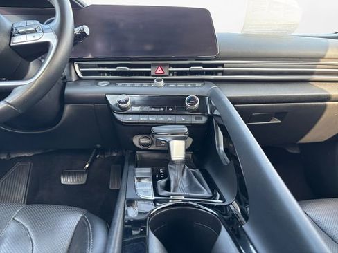 Used 2022 Hyundai Elantra Limited image 11