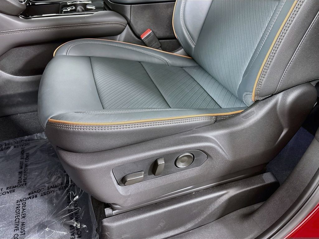 New 2026 GMC Yukon XL AT4 w/ AT4 Premium Package AWD/4WD image 19