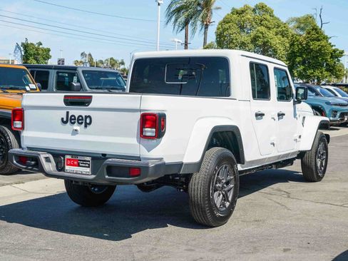New 2026 Jeep Gladiator Sport AWD/4WD image 4