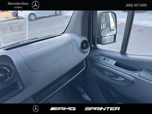 Used 2022 Mercedes-Benz Sprinter 2500 image 13