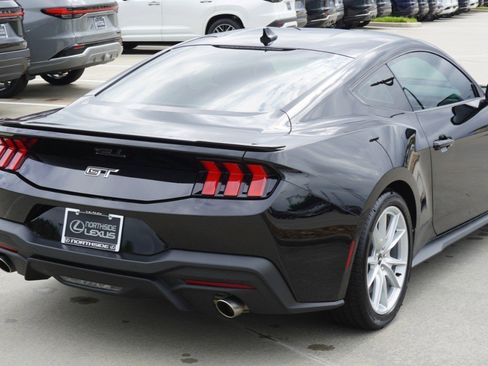 Used 2024 Ford Mustang GT Premium image 7