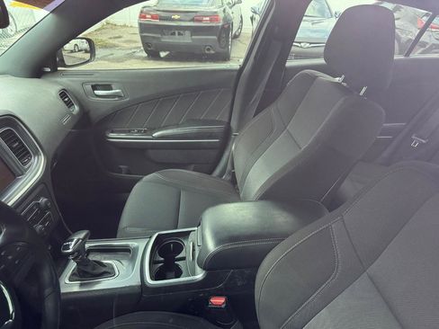 Used 2019 Dodge Charger SXT AWD/4WD image 3