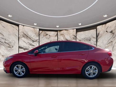 Used 2018 Chevrolet Cruze LT w/ Convenience Package FWD image 5