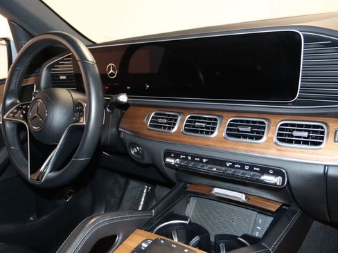 Used 2025 Mercedes-Benz GLE 350 4MATIC w/ Winter Package image 69