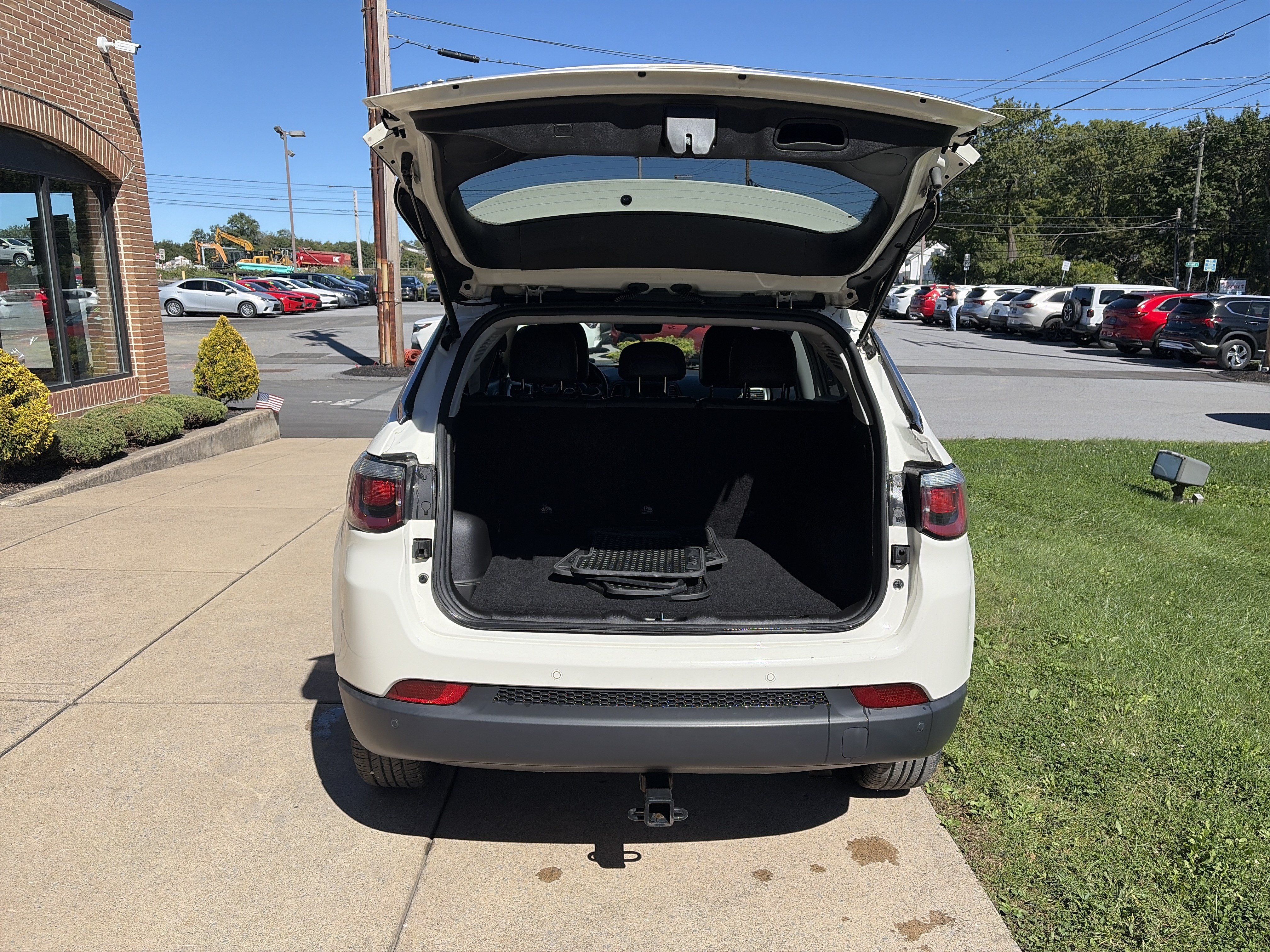 Used 2018 Jeep Compass Latitude w/ Popular Equipment Group AWD/4WD image 5
