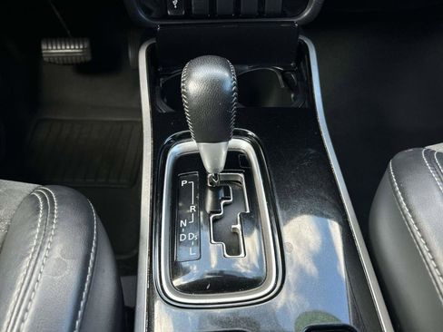 Used 2019 Mitsubishi Outlander SE image 26