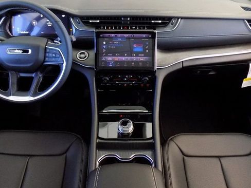 New 2025 Jeep Grand Cherokee Limited w/ Luxury Tech Group II RWD image 15