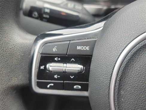Used 2023 Kia Sorento LX image 21