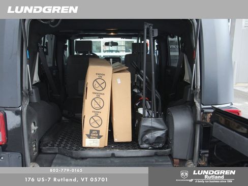 Used 2007 Jeep Wrangler Unlimited Sahara w/ Dual Top Group image 34