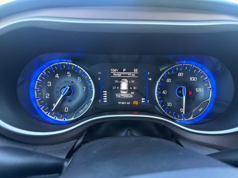 Used 2021 Chrysler Voyager Lxi FWD image 14