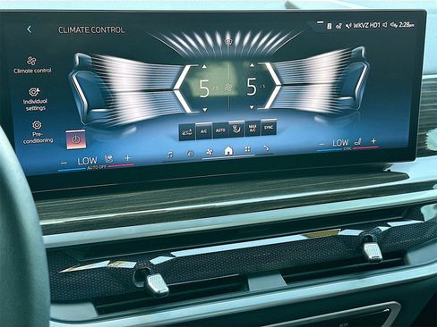 Used 2024 BMW X5 sDrive40i w/ Premium Package image 16