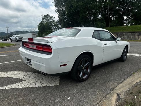 Used 2013 Dodge Challenger SXT image 5